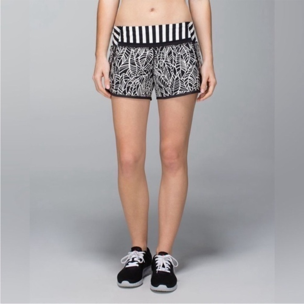 Lululemon Speed Shorts 2 Way Stretch Pretty Palm Angel Wing Black White 4 RARE